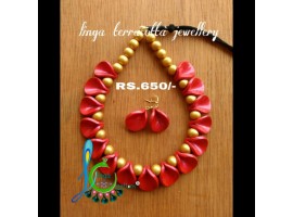 Red petal necklace set